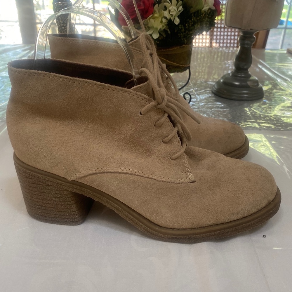 Love Tan Suede Lace-Up Chunky Booties (38)